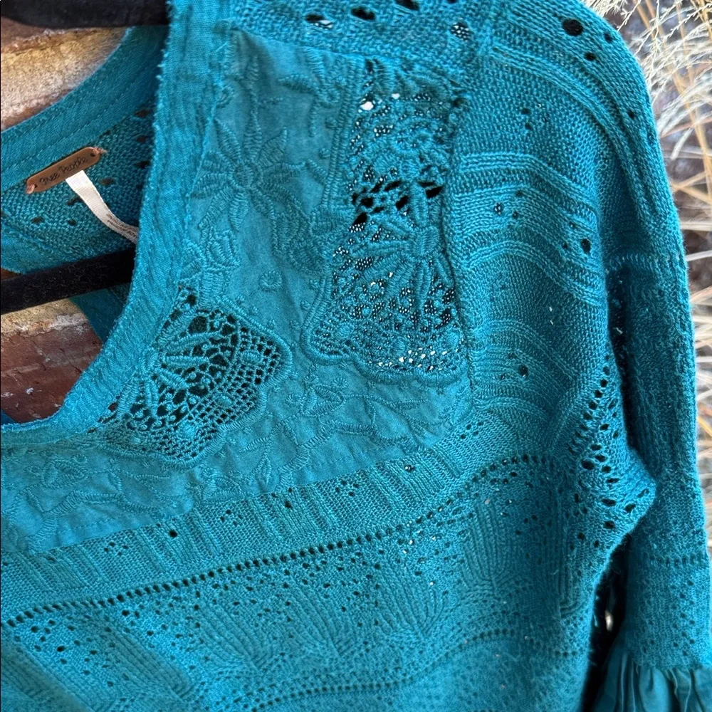 Free People Ladies S Once Upon A Time Top w/crochet detail & bell sleeves